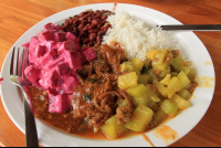        soda rustico carne en salsa casado 
  - Costa Rica