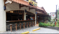        raulitos pollo facade 
  - Costa Rica